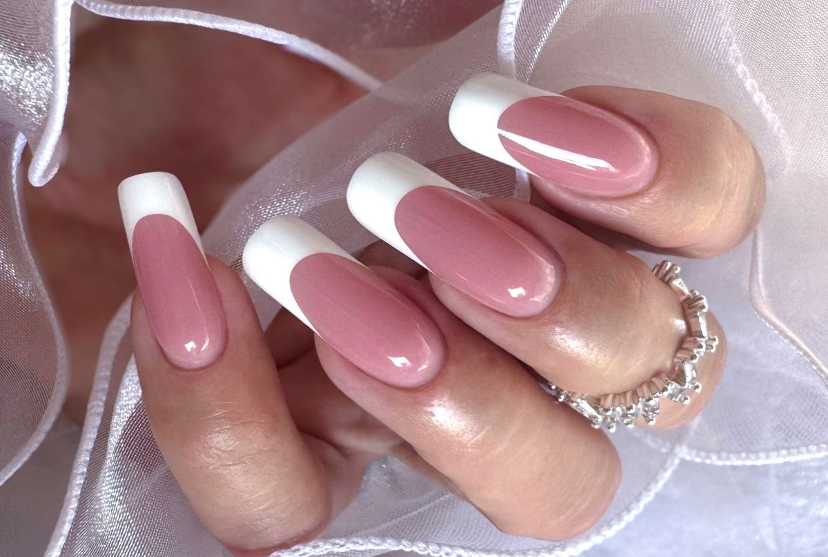 A Pipe körömforma elegáns ívével és párhuzamos vonalaival tökéletes egyensúlyt teremt az extrém megjelenés és a mindennapi kényelem között