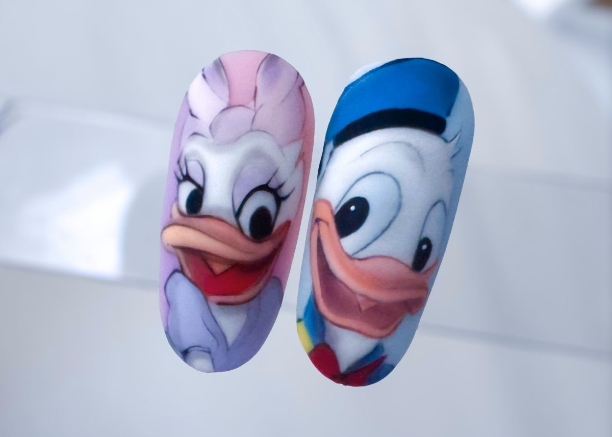 Donald kacsa és párja, Daisy a körmökön is jól mutatnak