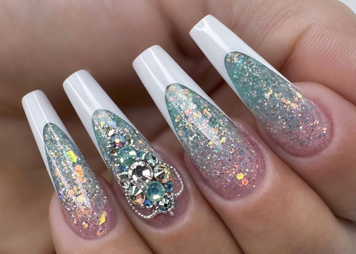 Csillogó diva manikűr az ősz egyik legelegánsabb trendje