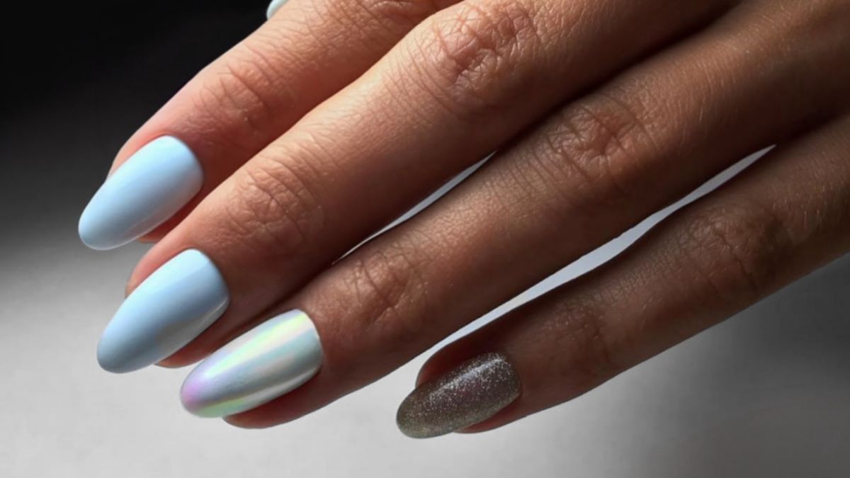 Clean girl nails trend pasztell színekkel