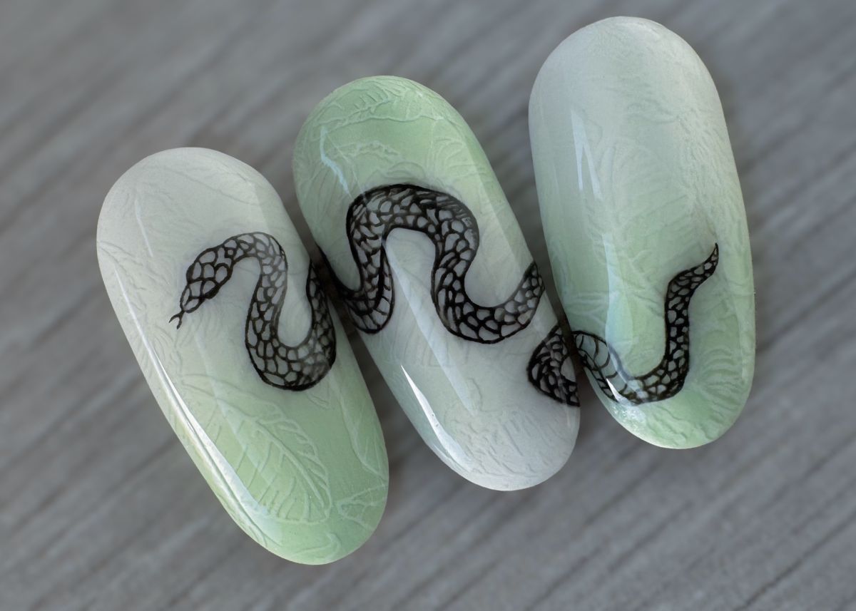 Nyomdázott kígyóminta ombre alapon