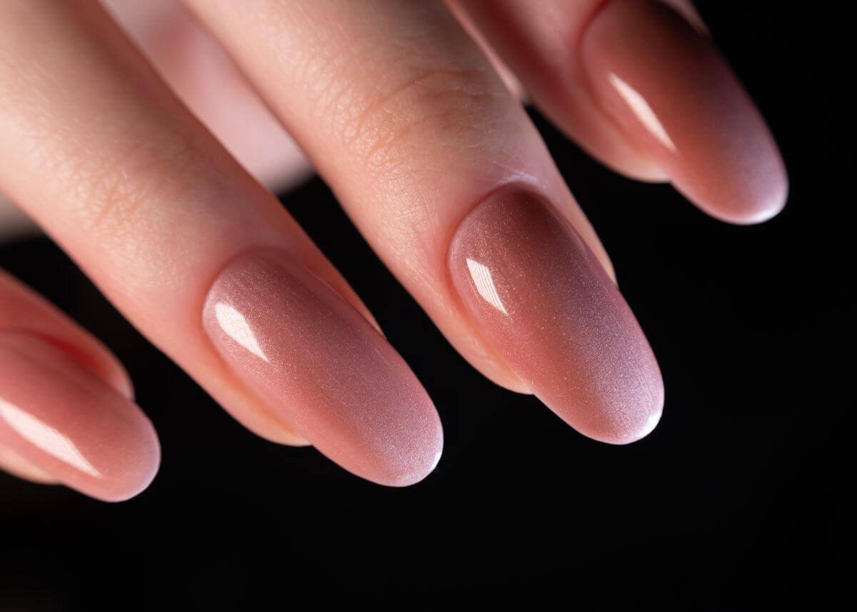 Szatén fényű körmök