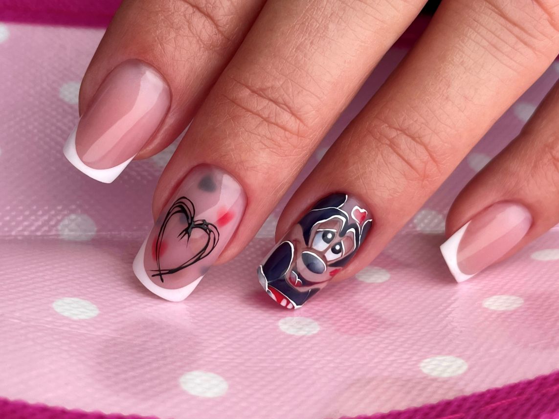 Minnie szerelme, Mickey egy Valentin-napi körömdíszítésen