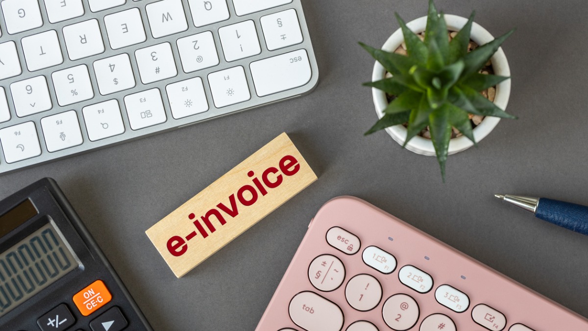 Az elektronikus számla kizárólag elektronikus formában minősül számlának