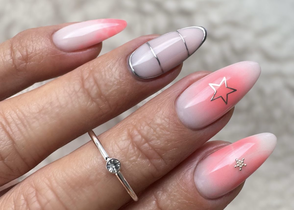 Korallos körömdíszítés nyárra