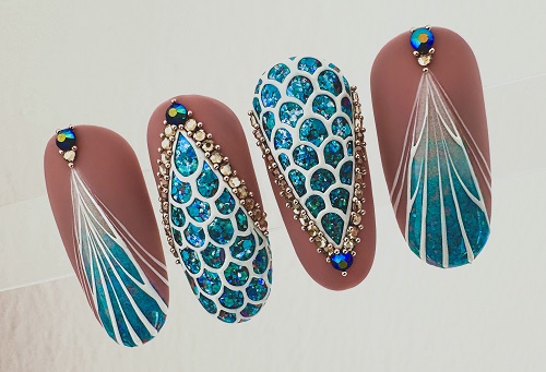 Kifinomult díszítés és a mély tengeri árnyalatok harmonikus elegye