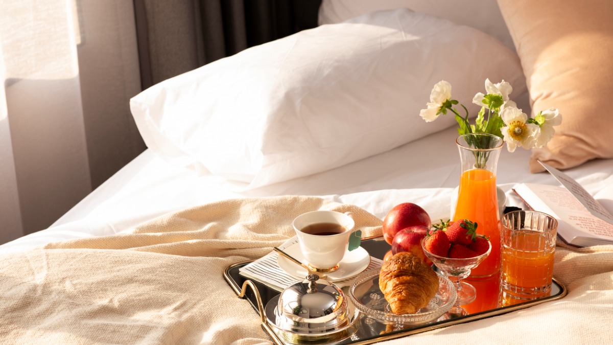 Szállodai szervízdíj kezelése