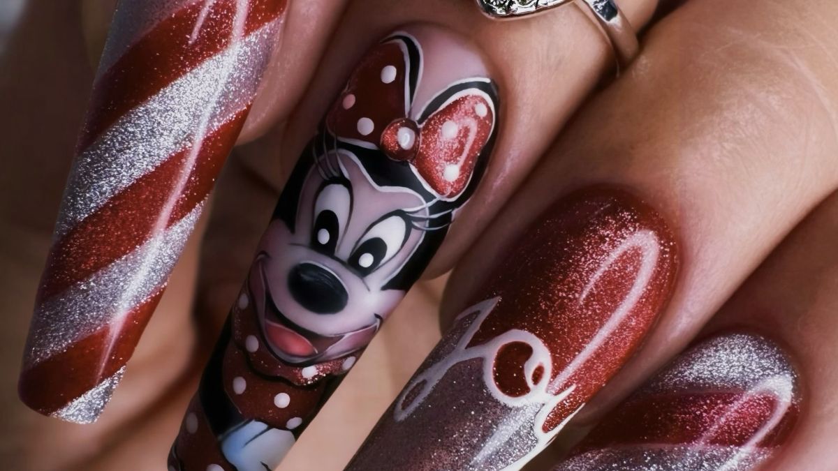 Ünnepi körömminta Minnie-vel és mágneses Tiger Eye géllakkal - 2