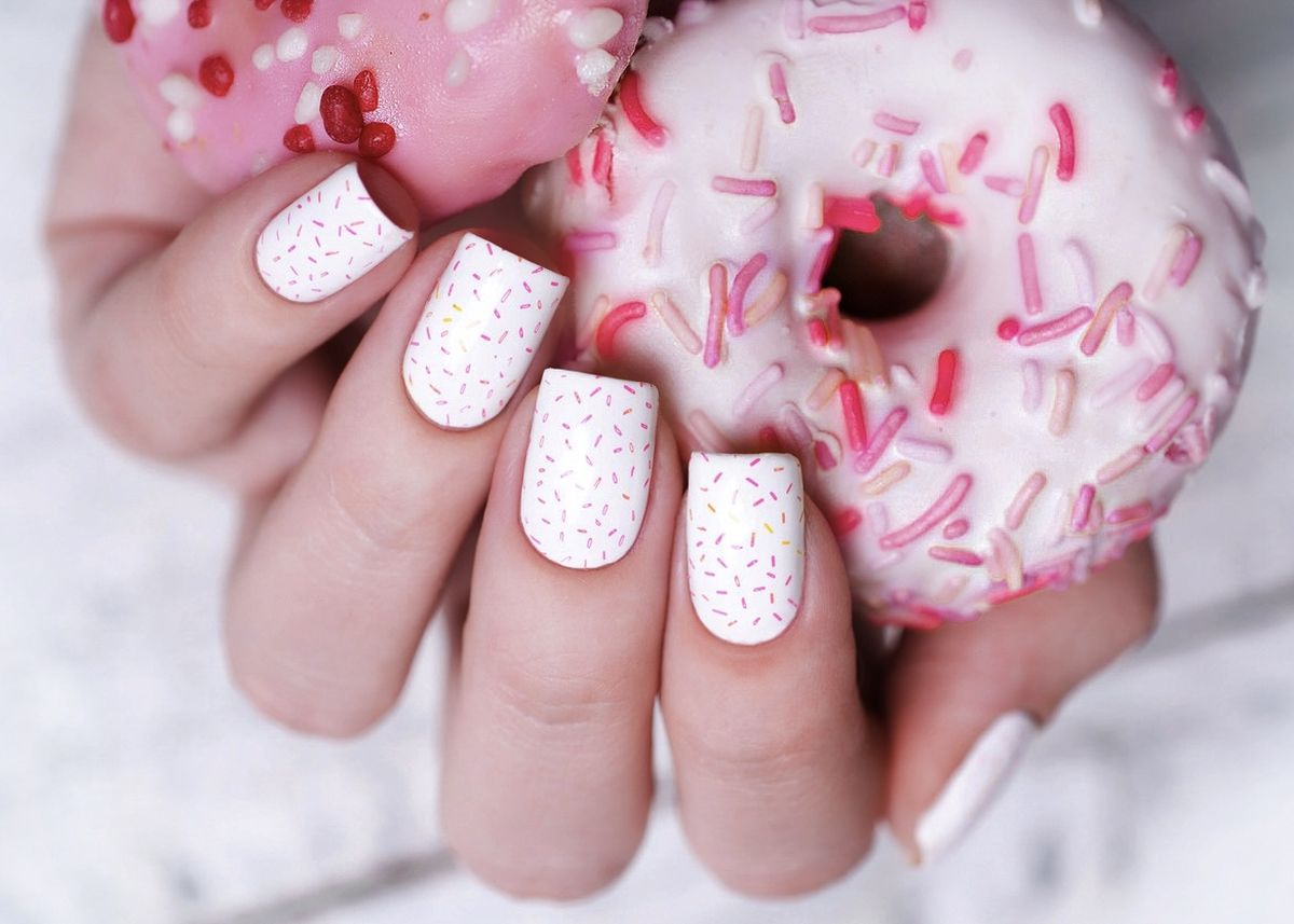 Desszert a körmökön: torta köröm