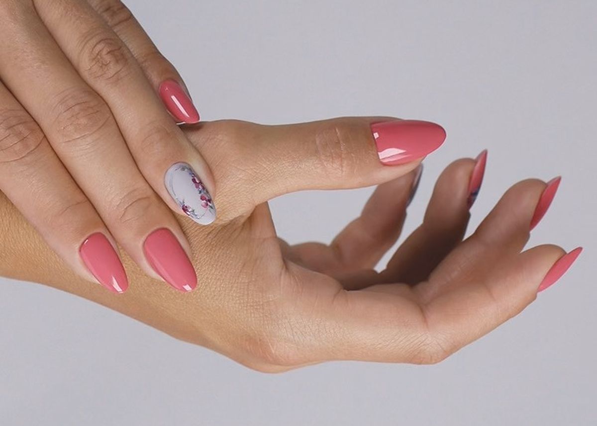 Fehér és színes géllakk