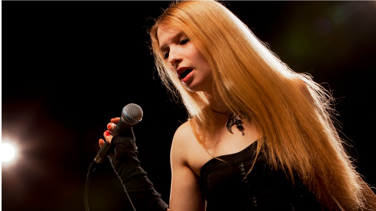 Ekho-s előadóművész kétórás munkaviszonyban