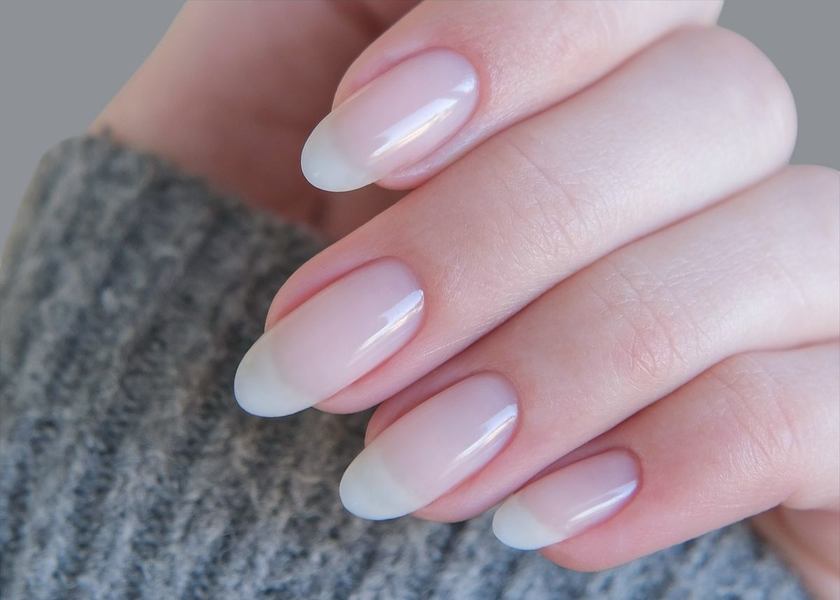 A kókusz manikűr bármilyen körömformán és -hosszon jól mutat