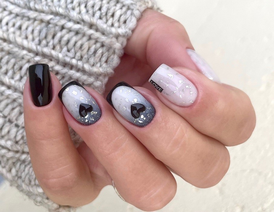 Az idei trendek egyik kedvence a Latte köröm, amely visszafogott eleganciát és finom fényjátékot ötvöz