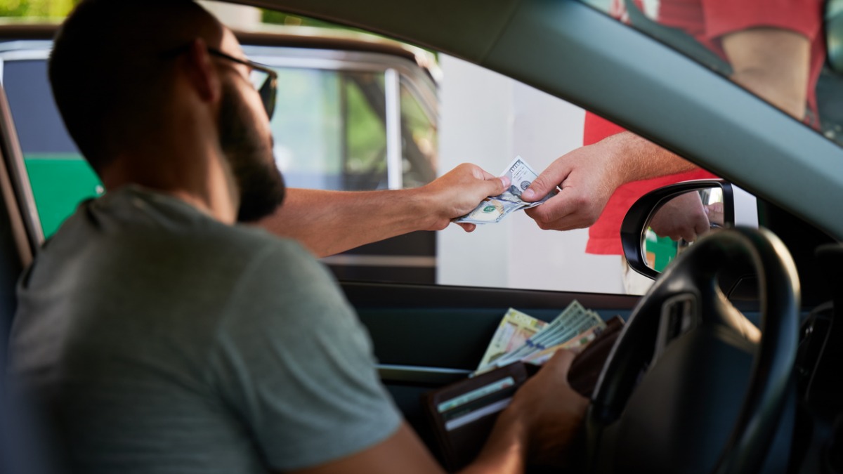 Készpénzben fizetés másfél millió forint felett?