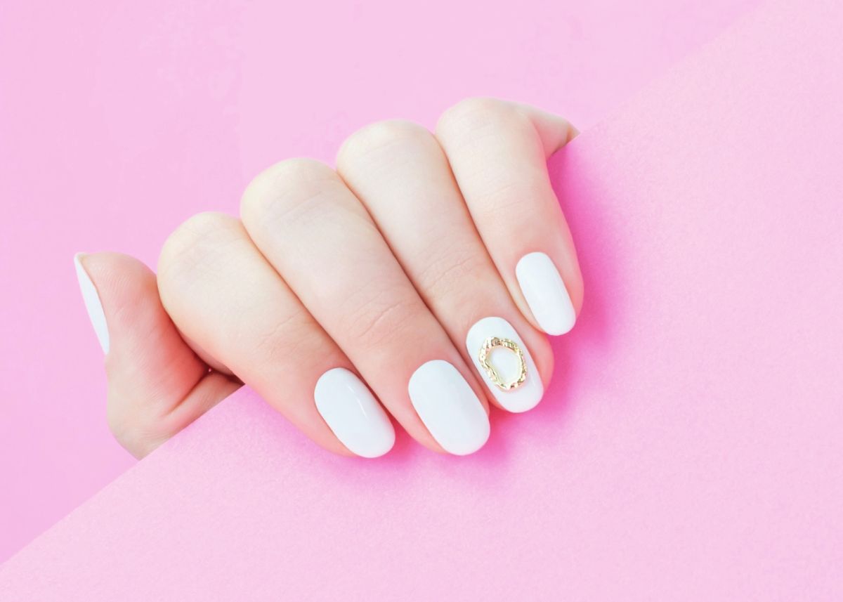 Gyors, de elegáns körömdíszítés a szalonmunkában