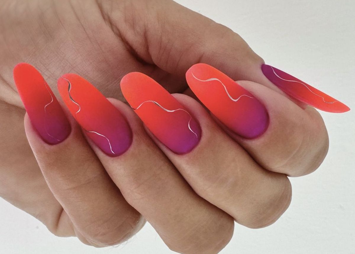Slim körömforma ombre díszítéssel