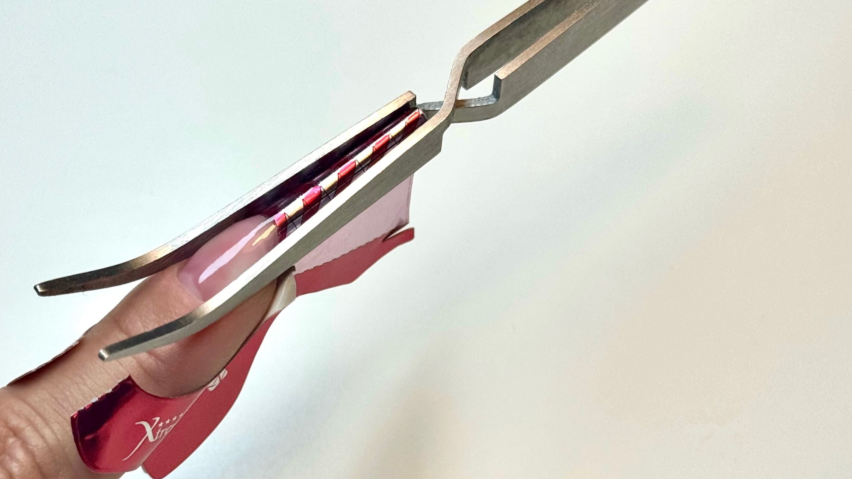 A körömhajlítás technikája