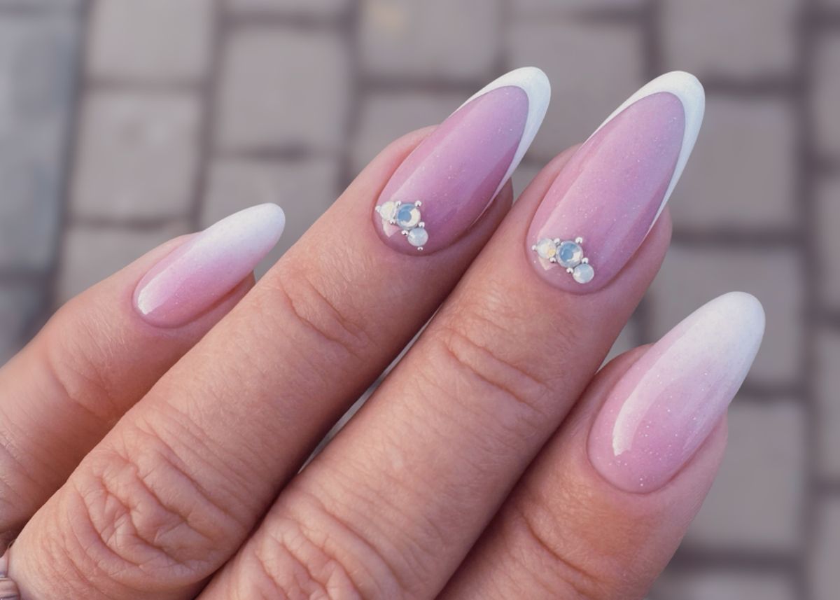 Korszerű mandulaforma francia véggel