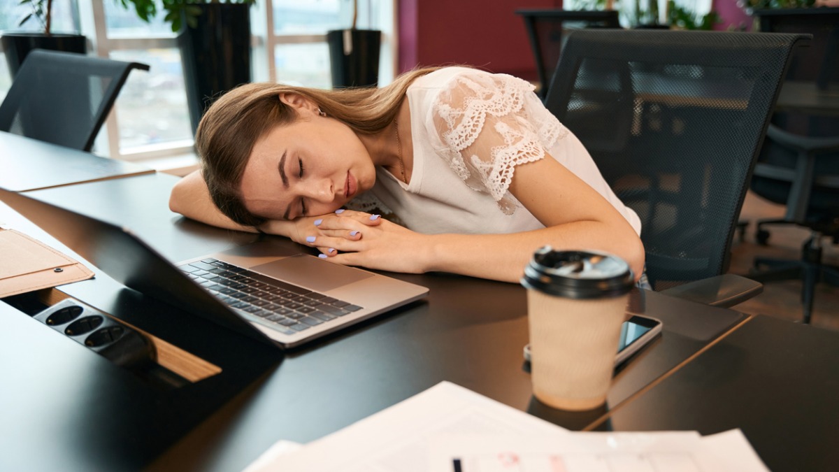 Kötelező bejelenteni a tartós megbízási jogviszonyokat? 