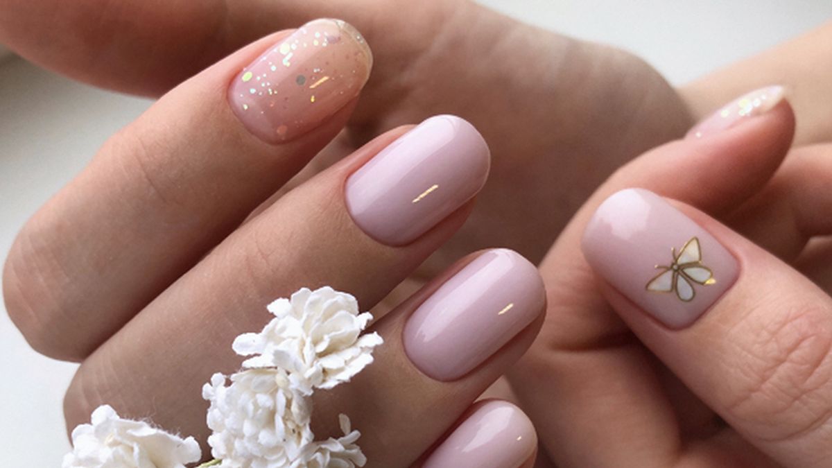 Stardust manicure pillangó mintával