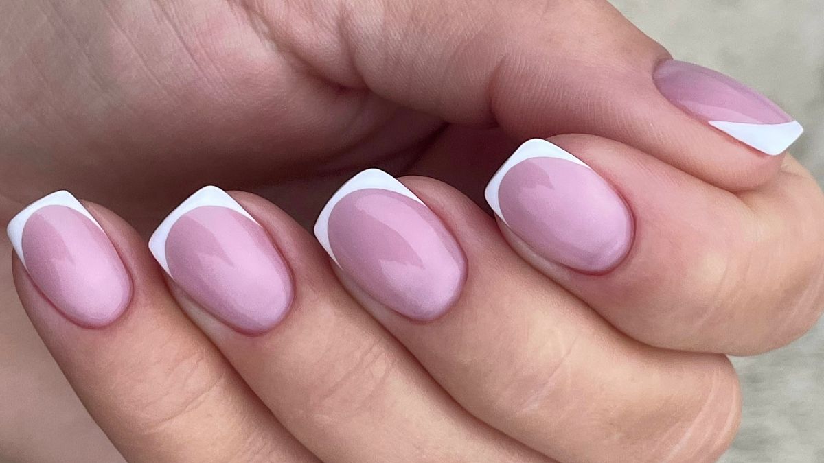 A Reverse Tip módszerrel egyenletes, precíz körömformát alakíthatsz ki