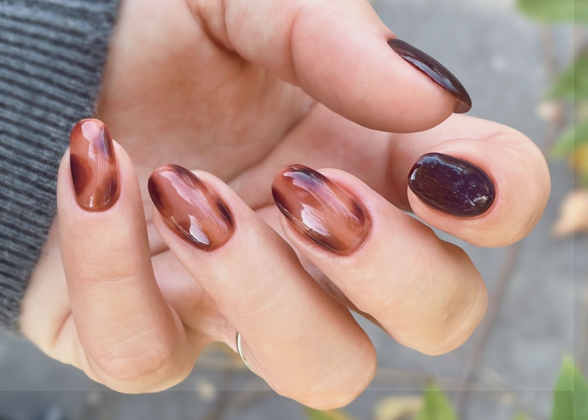 Teknőspáncél körömminta a 2025-ös ősz trendje