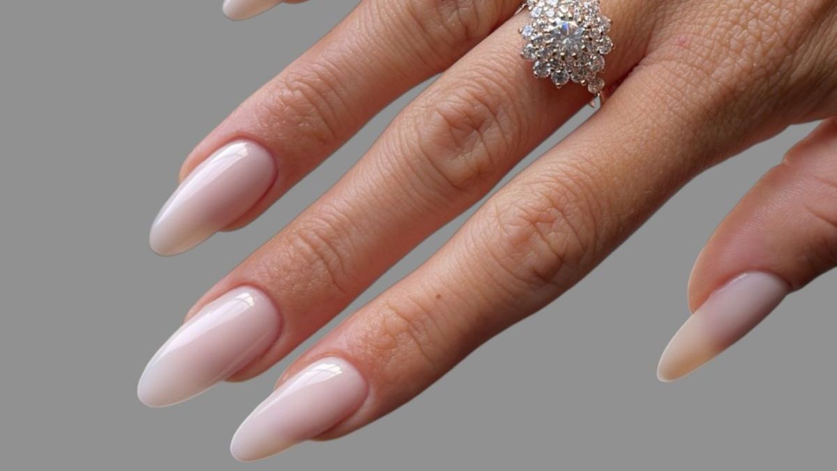 Lip Gloss Nails trend