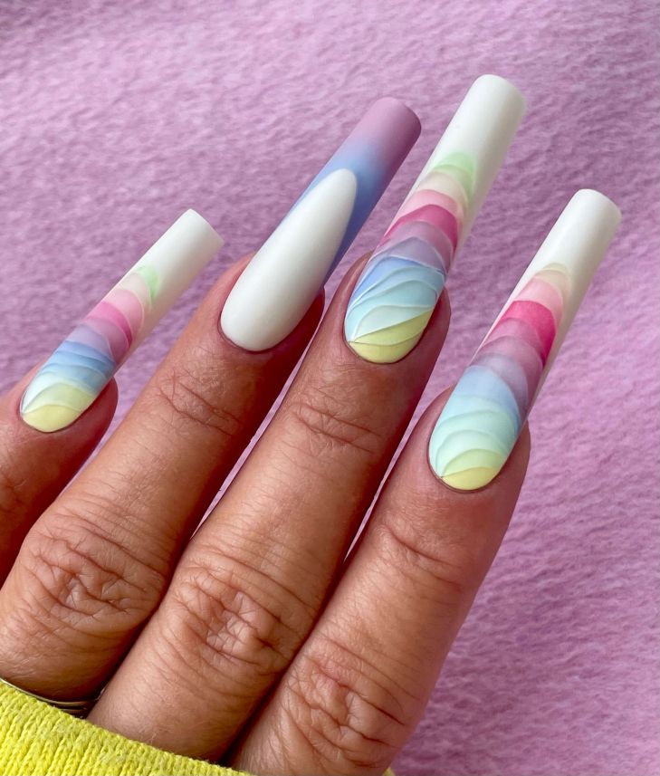 Ombre körmök szivárványos árnyalatai 