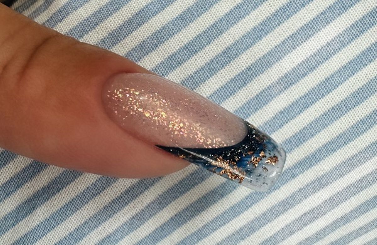 Csillogó kocka köröm zseléből