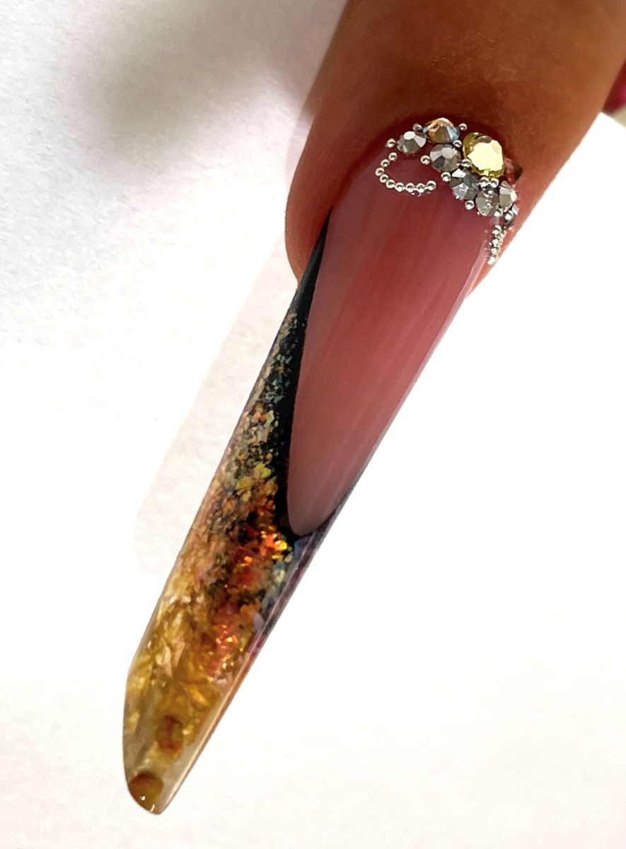 Orosz mandula formájú köröm zselé és Acrylgél anyagokból kurzus kép 2