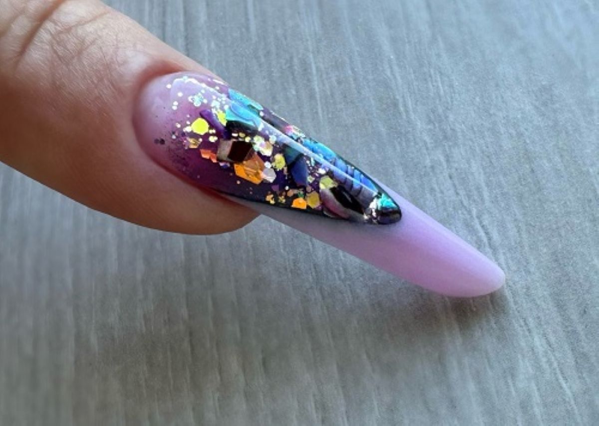 Gótikus mandula köröm zselés technikával és ötféle csillogással kurzus kép 1