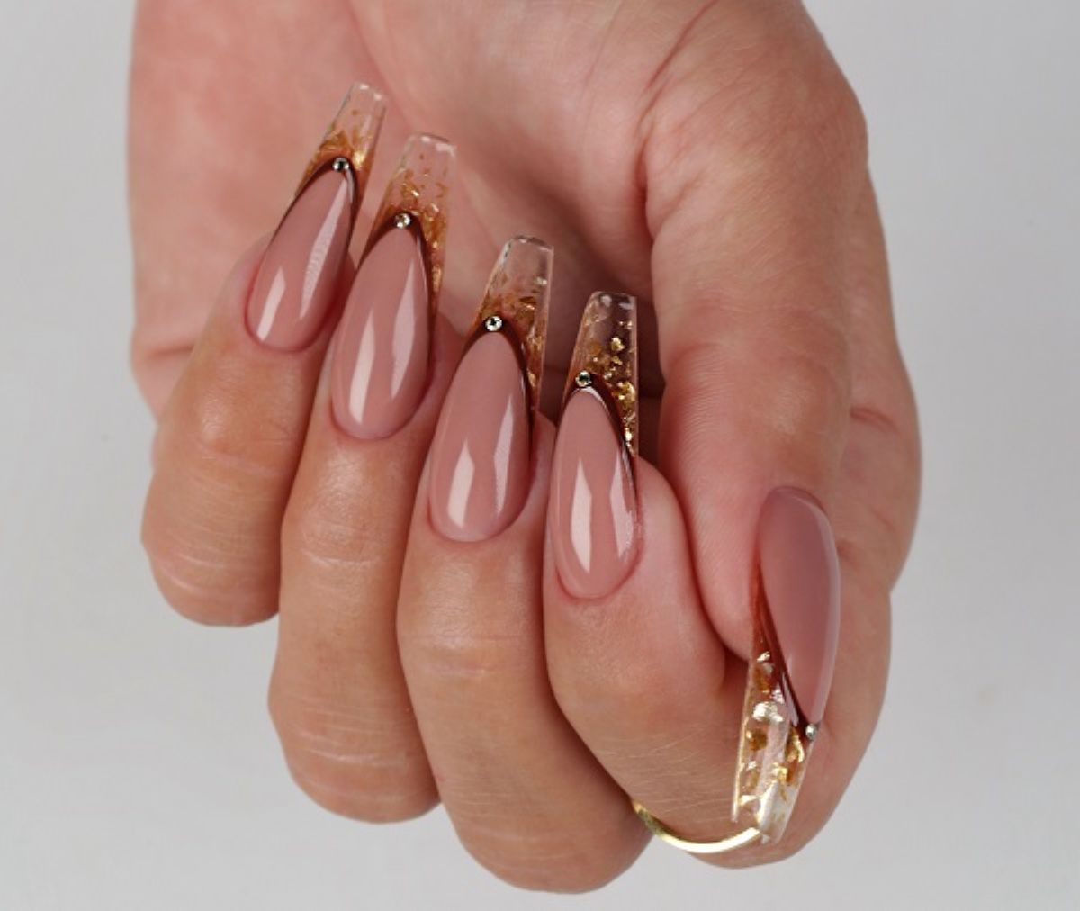 Gel tip technika beépített kagylódíszítéssel