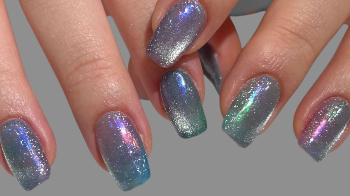 Holografikus diet coke nails