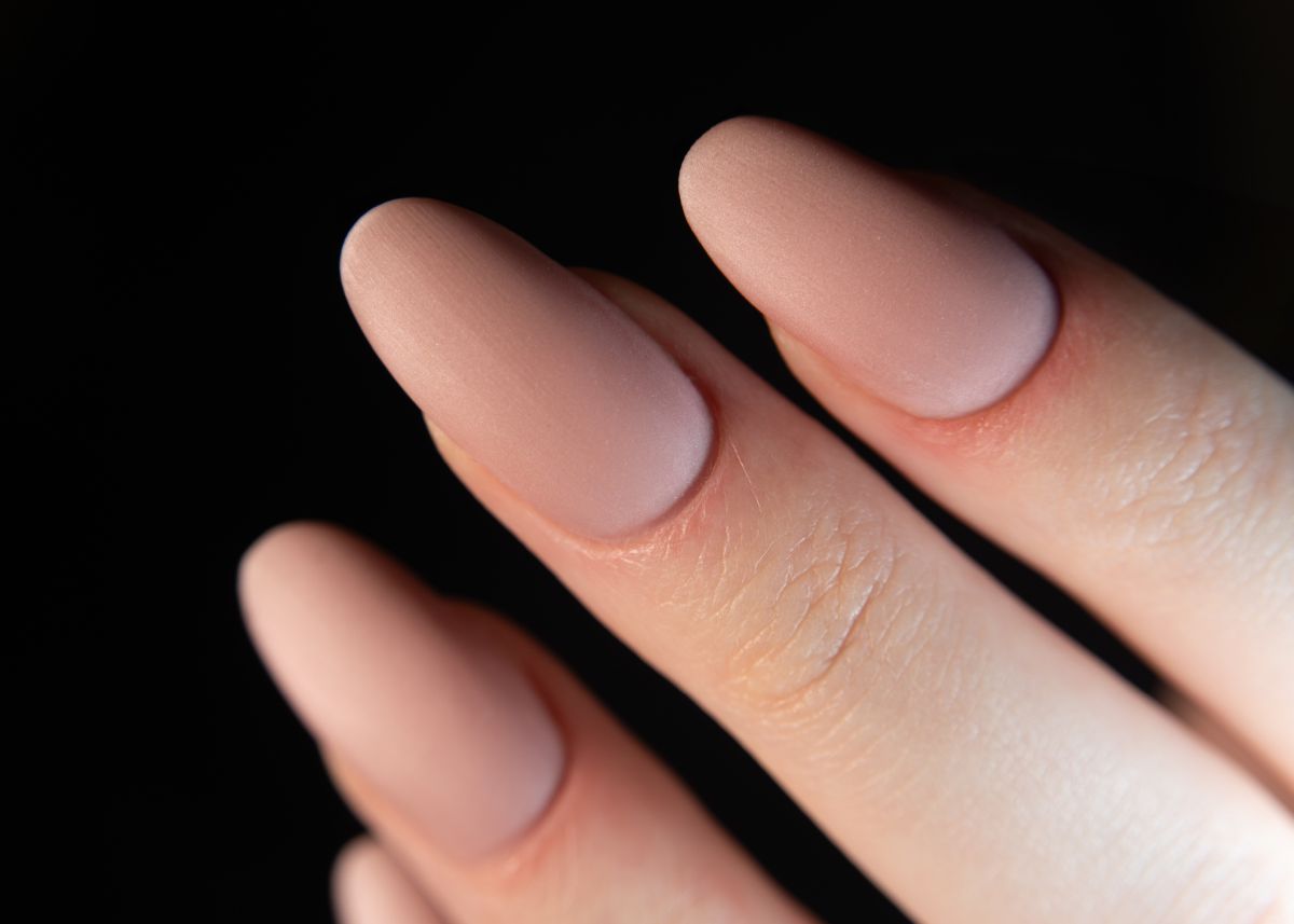 Természetes nude körmök