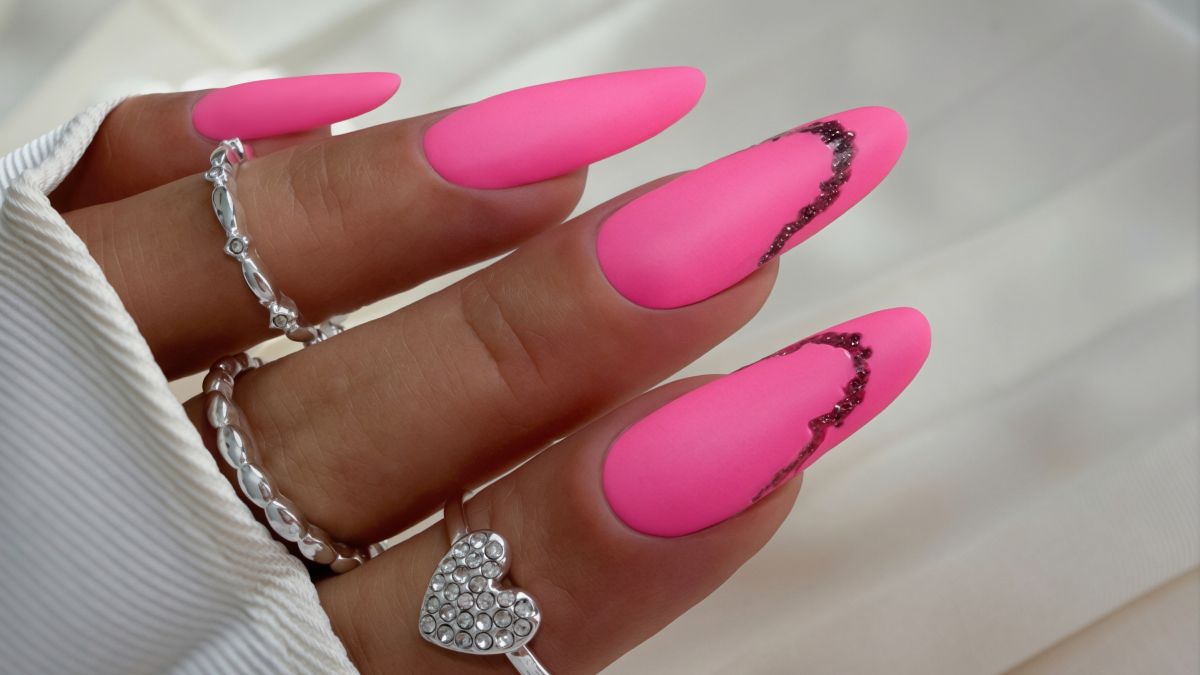 Dual reverse tip-pel készült pink műköröm szett