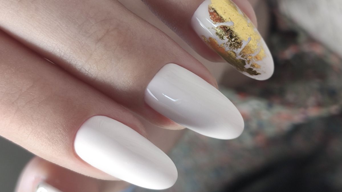 Milky Nails arany transzferfóliával