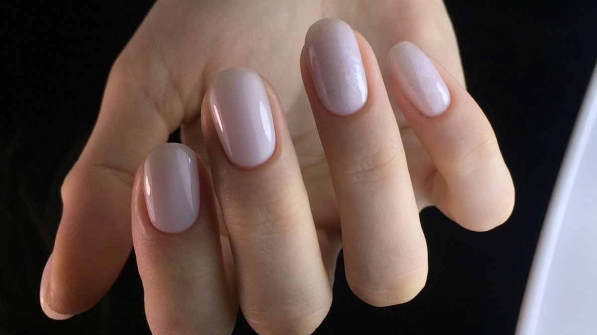 Sheer nails természetes manikűr