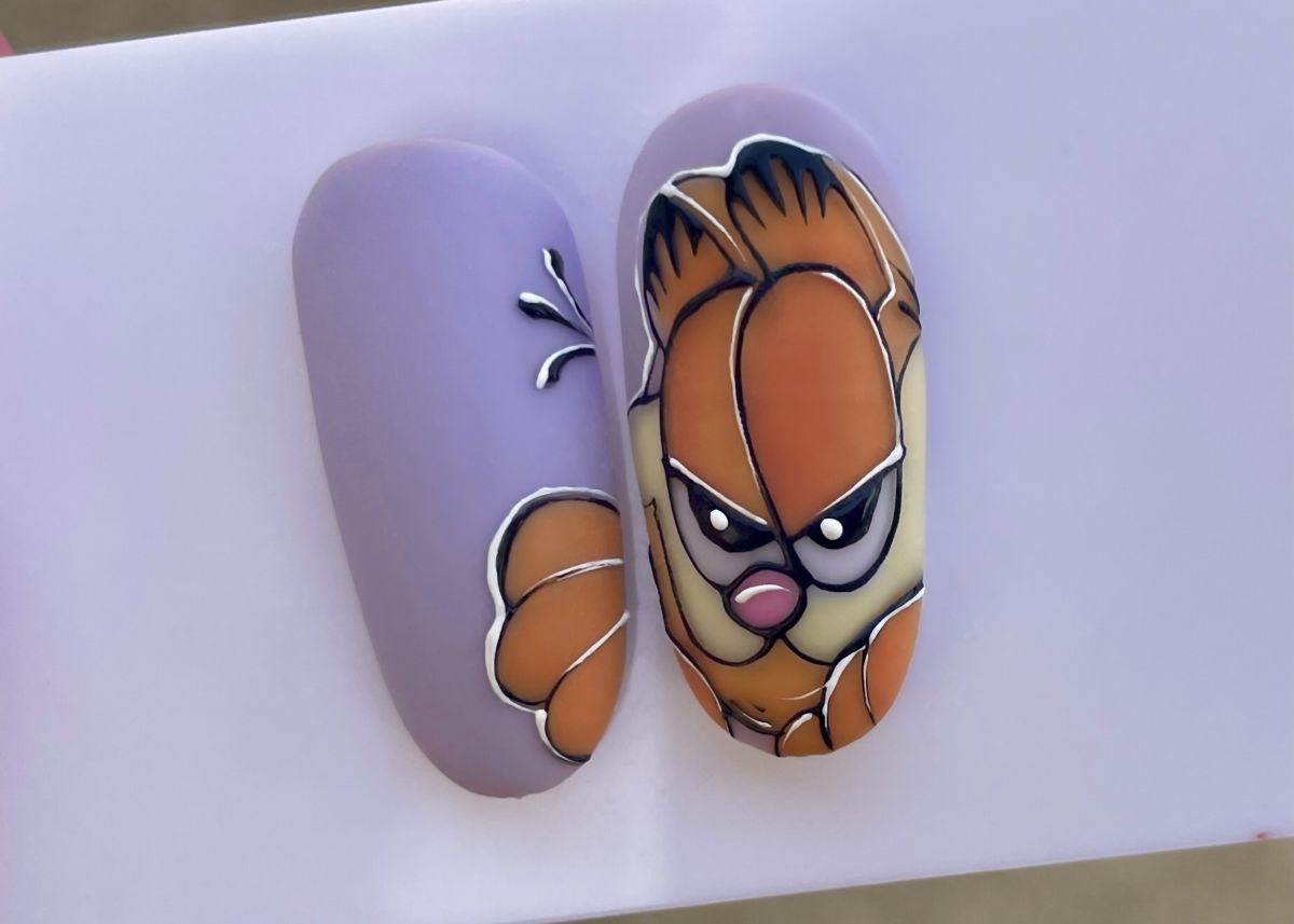 Garfield a körmökön