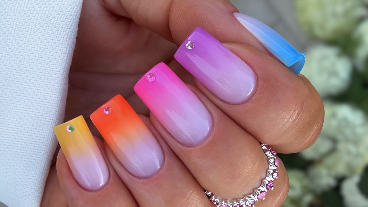 neon nyári ombre körmök