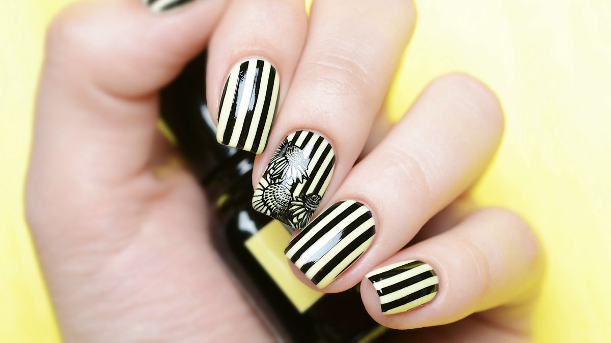 striped nail trend