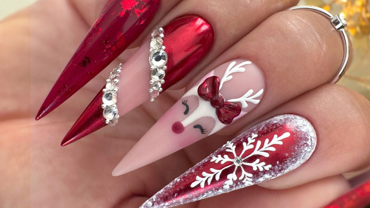 Rénszarvasos, hópihés karácsonyi körömminta