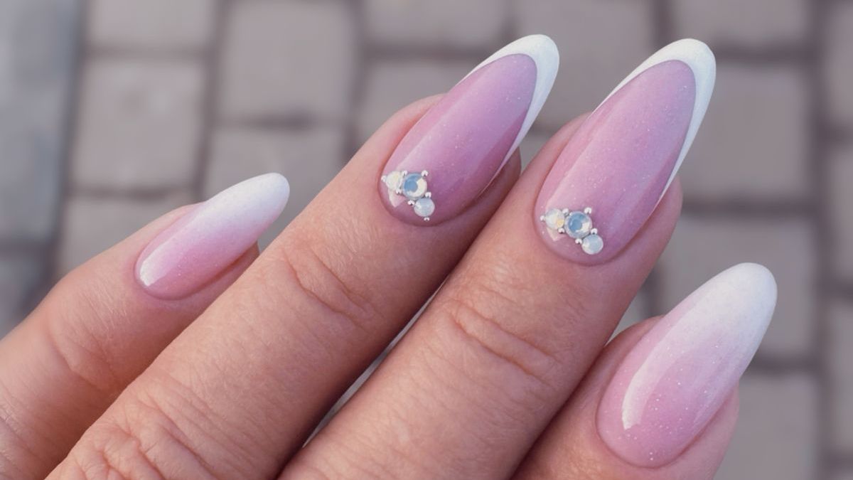 Baby boomer ombre strasszkő díszítéssel