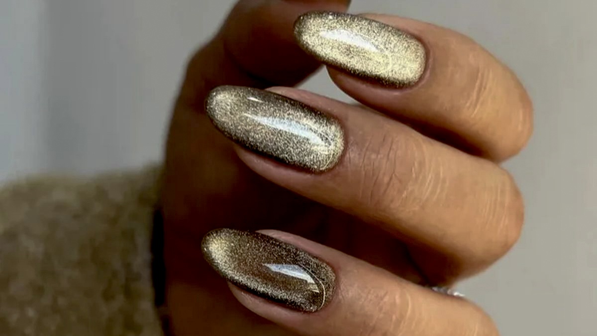 Diet Coke nail trend