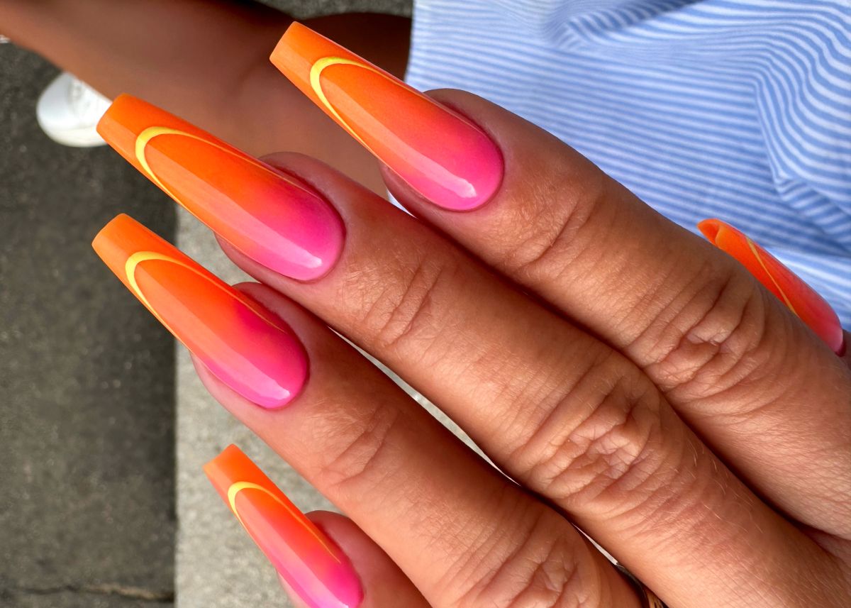 pink és orange nyári körmök