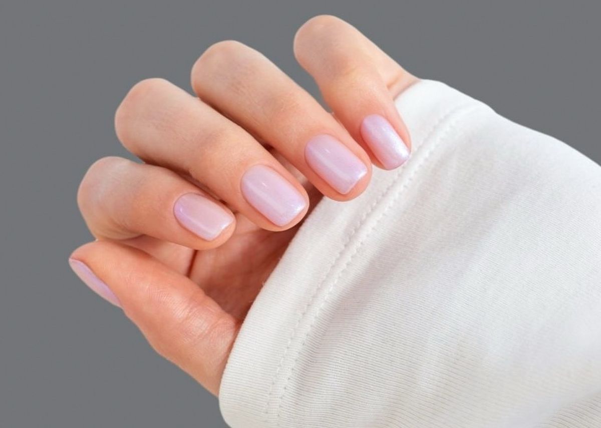 Rövid, természetes hatású géllakk