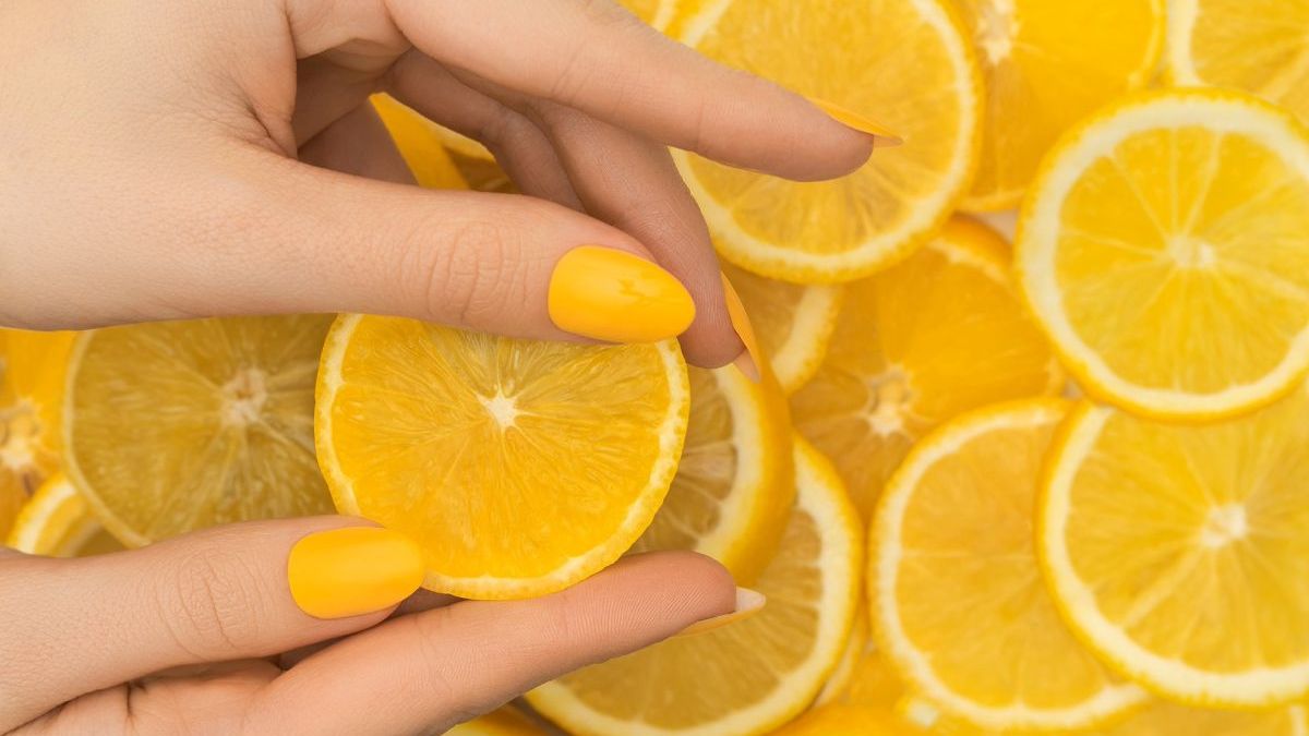 Citromsárga körmök