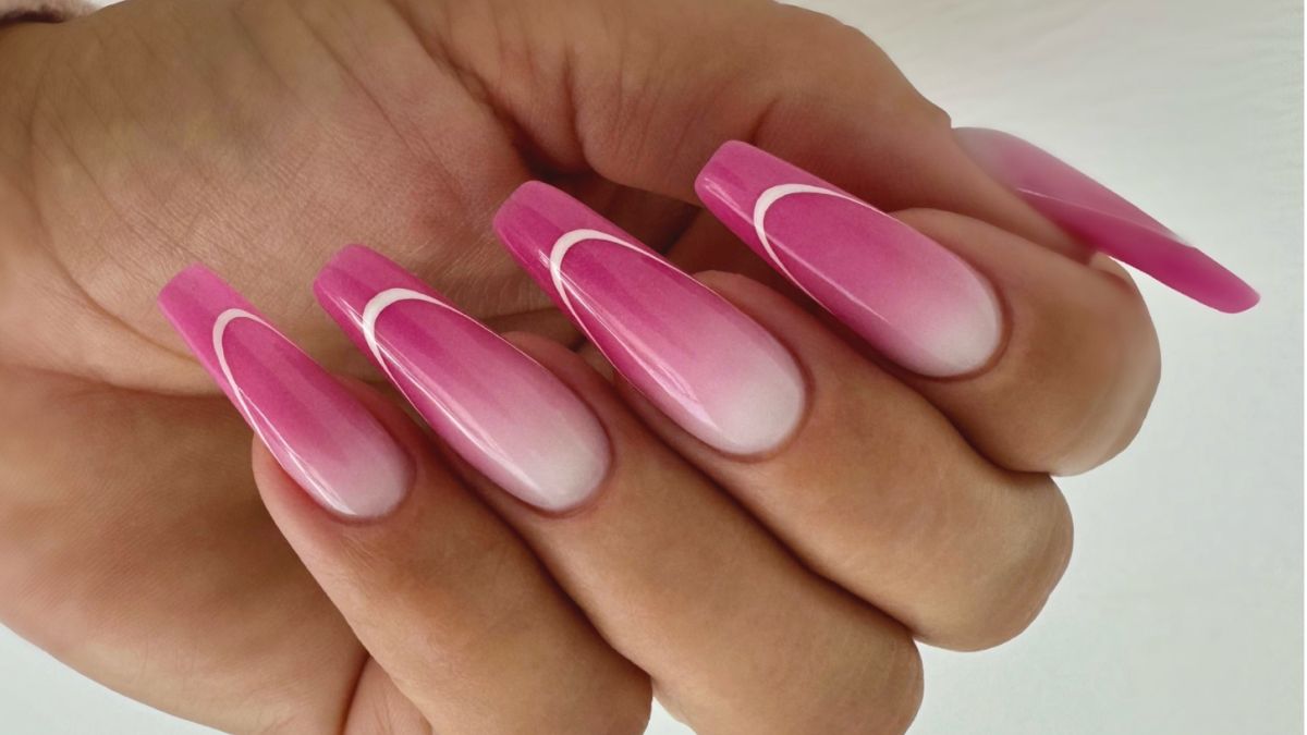 Pink extrém körmök színátmenetes francia díszítéssel