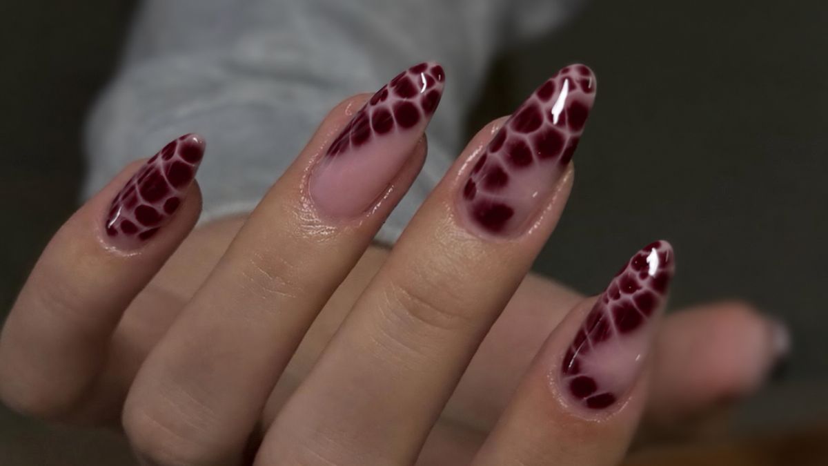 Blooming gel technika bordó színben