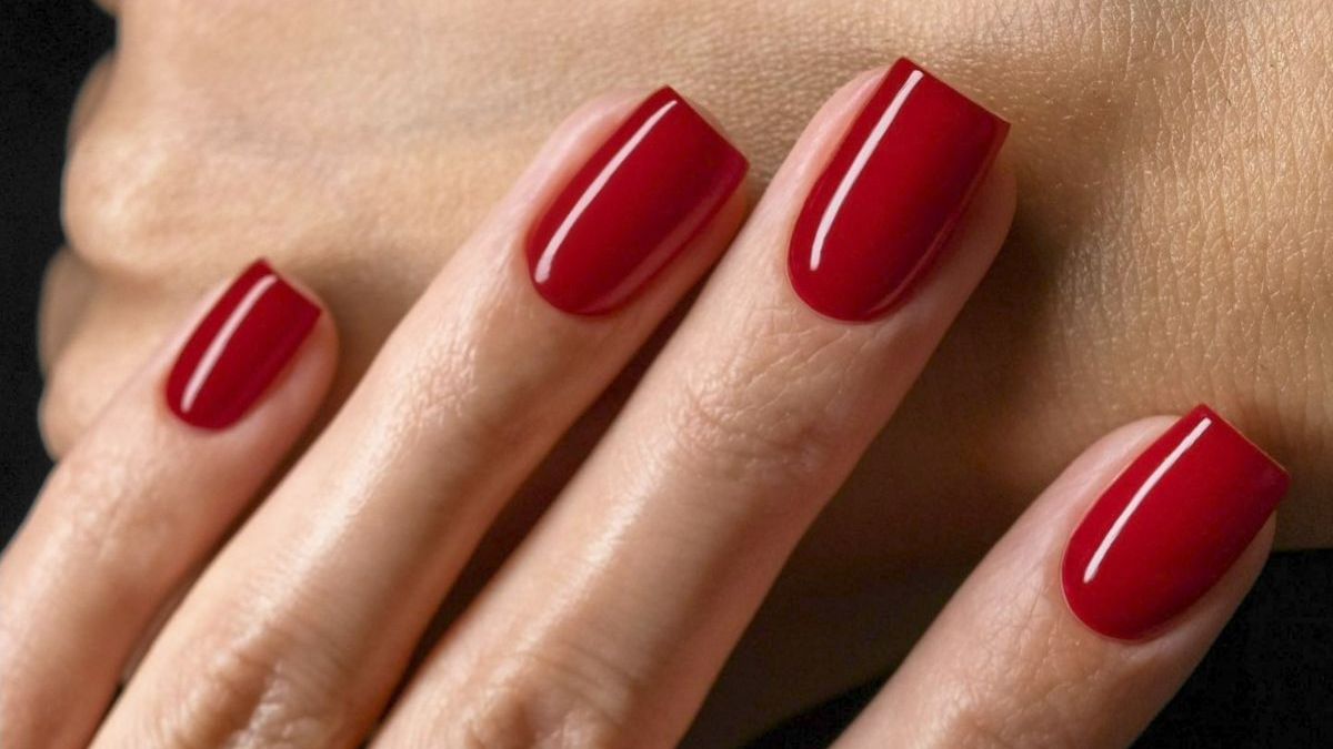 Klasszikus piros géllakk kocka formán